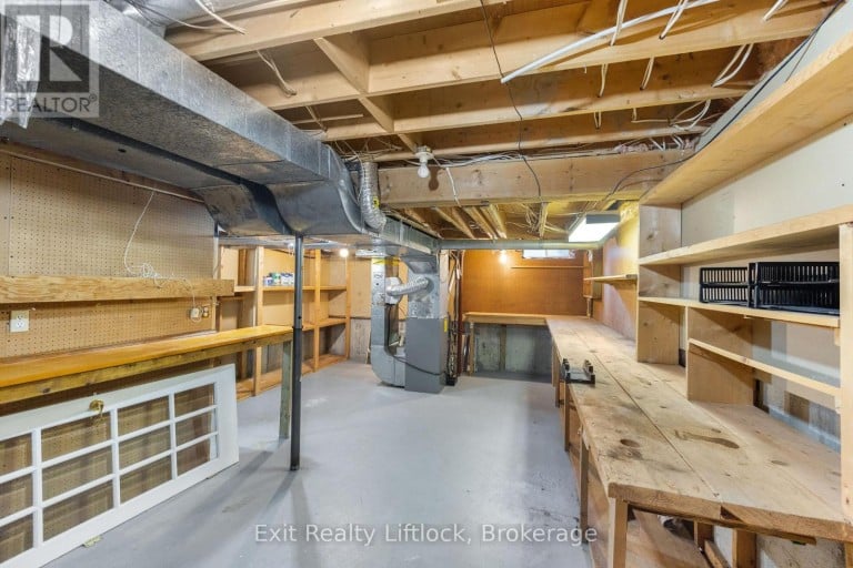 958 SMITHSIDE COURT, Peterborough (Monaghan Ward 2), Ontario, K9J8E2