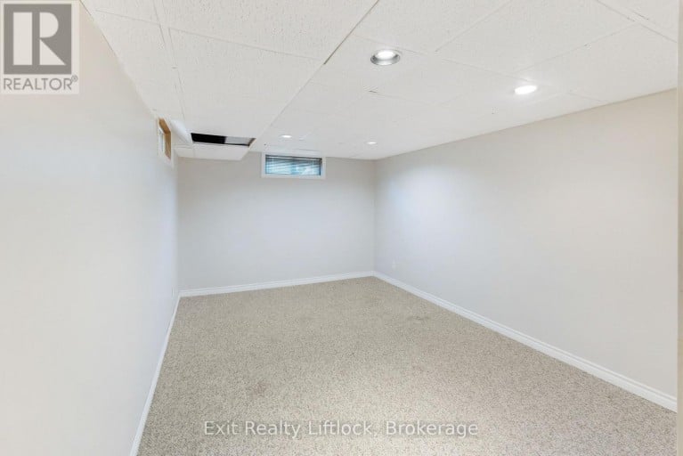 958 SMITHSIDE COURT, Peterborough (Monaghan Ward 2), Ontario, K9J8E2