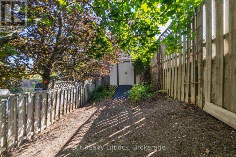 958 SMITHSIDE COURT, Peterborough (Monaghan Ward 2), Ontario, K9J8E2