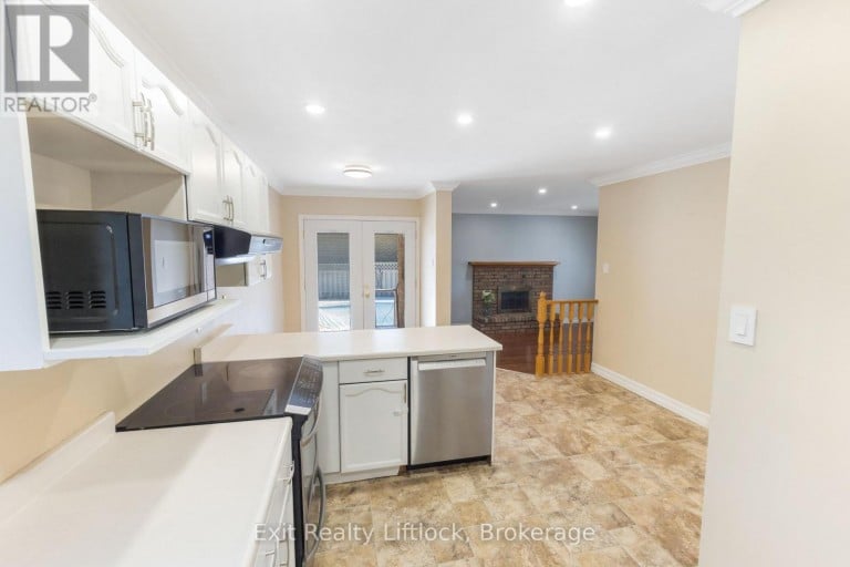 958 SMITHSIDE COURT, Peterborough (Monaghan Ward 2), Ontario, K9J8E2