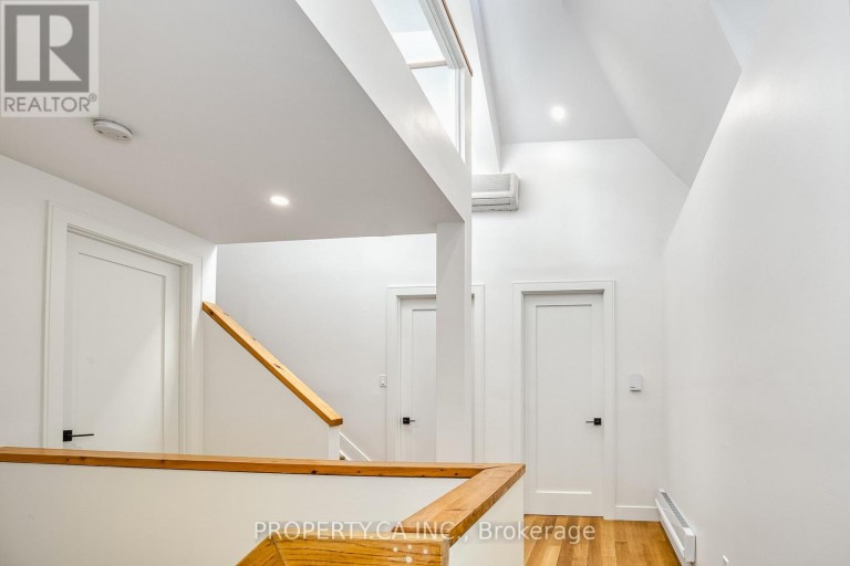 97 LEE AVENUE, Toronto (The Beaches), Ontario, M4E2P2