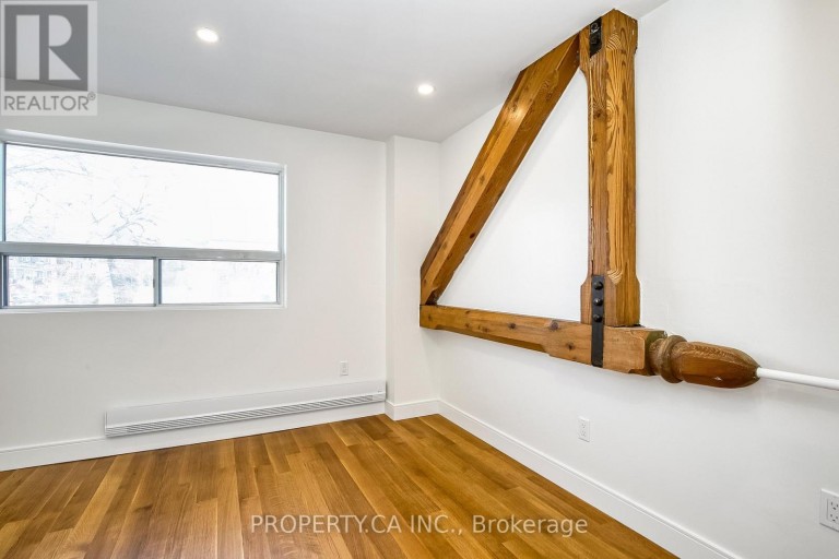 97 LEE AVENUE, Toronto (The Beaches), Ontario, M4E2P2