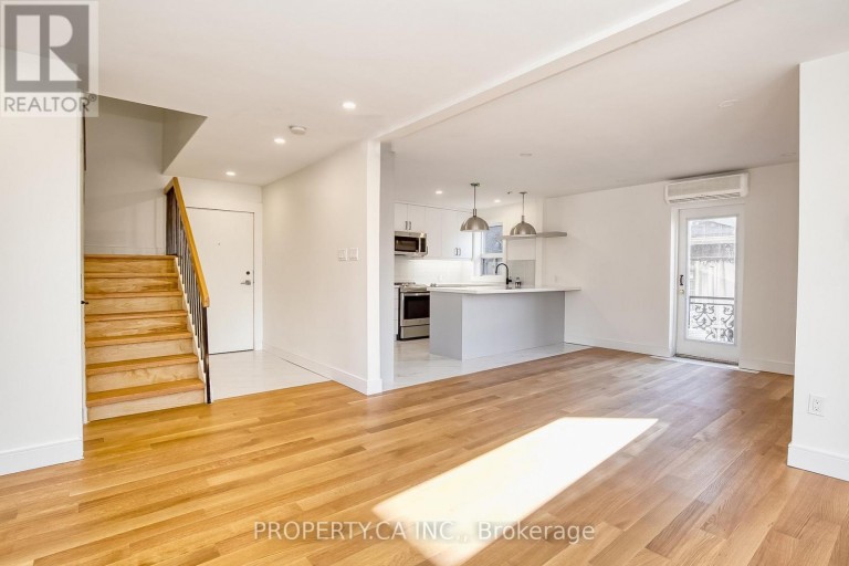 97 LEE AVENUE, Toronto (The Beaches), Ontario, M4E2P2