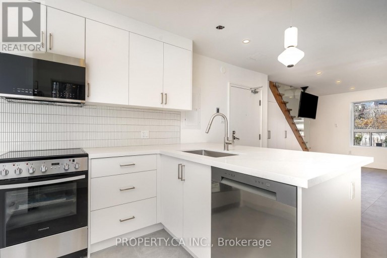 97 LEE AVENUE, Toronto (The Beaches), Ontario, M4E2P2