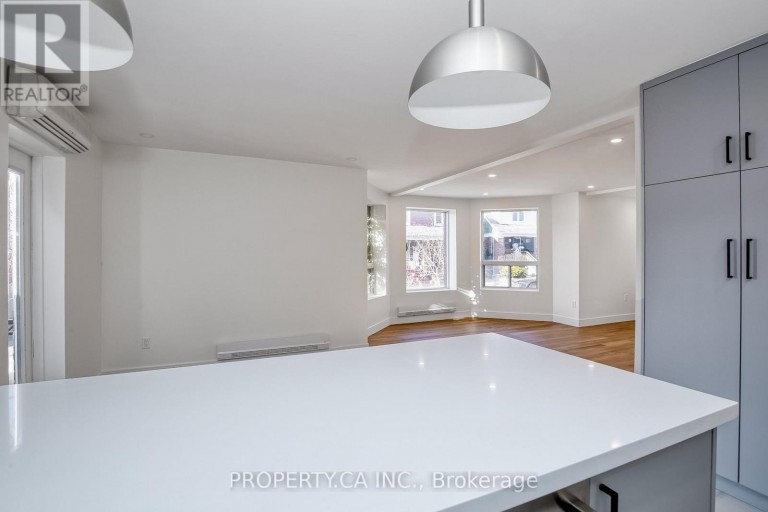 97 LEE AVENUE, Toronto (The Beaches), Ontario, M4E2P2