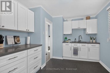679 HAWLEY STREET Peterborough (Otonabee Ward 1) Ontario photo 12