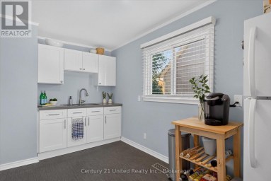 679 HAWLEY STREET Peterborough (Otonabee Ward 1) Ontario photo 15