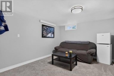 679 HAWLEY STREET Peterborough (Otonabee Ward 1) Ontario photo 27