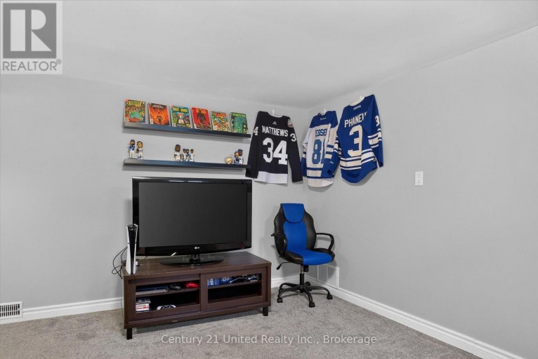 679 HAWLEY STREET, Peterborough (Otonabee Ward 1), Ontario, K9J4C7