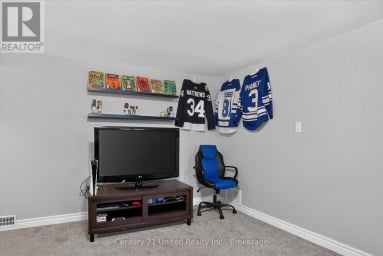 679 HAWLEY STREET Peterborough (Otonabee Ward 1) Ontario photo 28