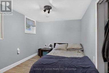 679 HAWLEY STREET Peterborough (Otonabee Ward 1) Ontario photo 31