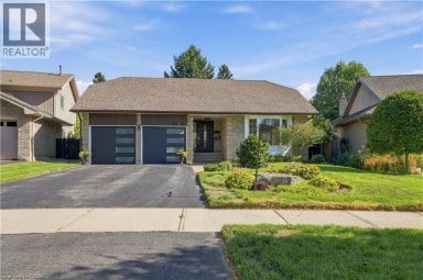 2390 SINCLAIR Circle, Burlington, Ontario