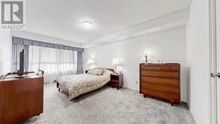206 - 8111 YONGE STREET, Markham (Royal Orchard), Ontario, L3T4V9