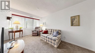 206 - 8111 YONGE STREET Markham (Royal Orchard) Ontario photo 20