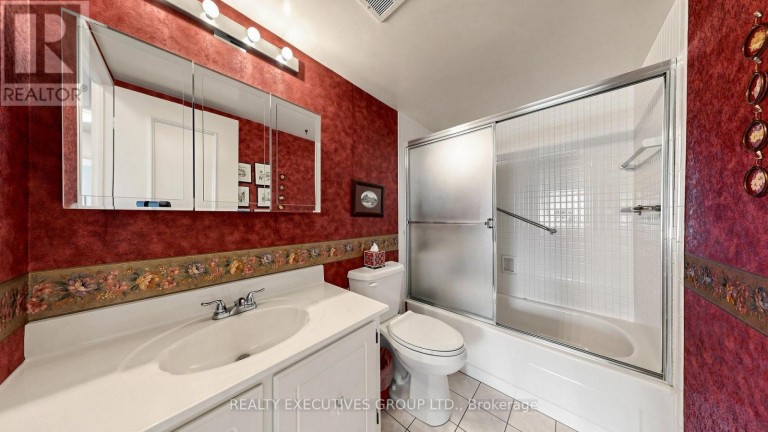 206 - 8111 YONGE STREET, Markham (Royal Orchard), Ontario, L3T4V9