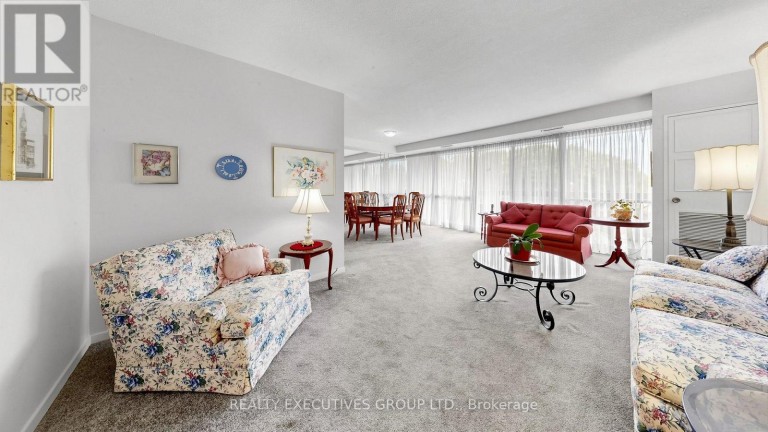 206 - 8111 YONGE STREET, Markham (Royal Orchard), Ontario, L3T4V9