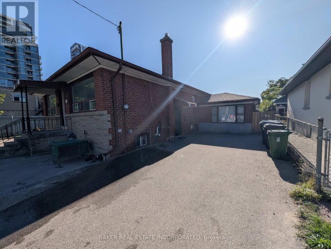 4 NORDIN AVENUE, Toronto (Islington-City Centre West), Ontario, M8Z2B1