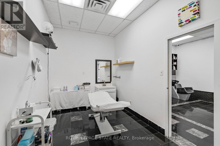 6 - 665 PLAINS ROAD E, Burlington (LaSalle), Ontario, L7T2E8