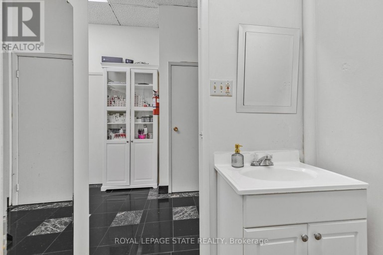 6 - 665 PLAINS ROAD E, Burlington (LaSalle), Ontario, L7T2E8