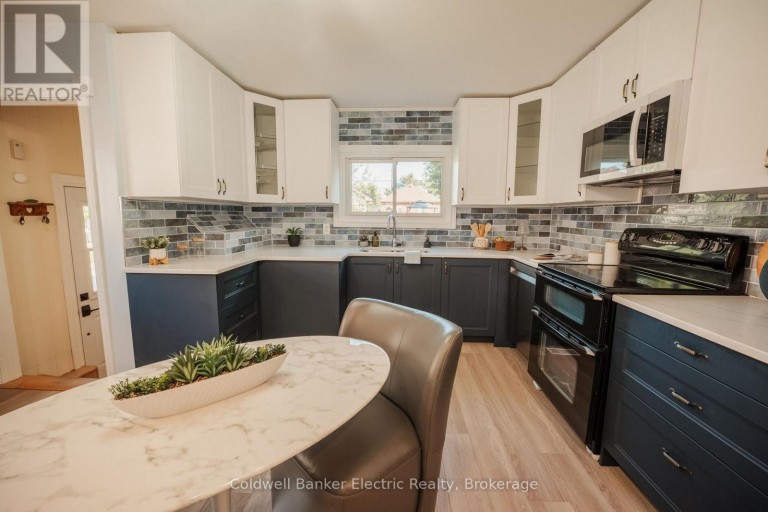 150 MONTGOMERY STREET, Peterborough (Otonabee Ward 1), Ontario, K9J1W9