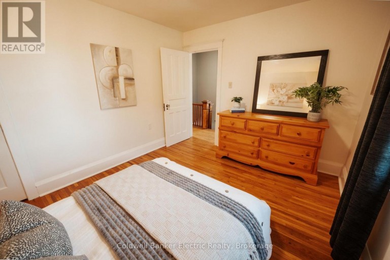 150 MONTGOMERY STREET, Peterborough (Otonabee Ward 1), Ontario, K9J1W9