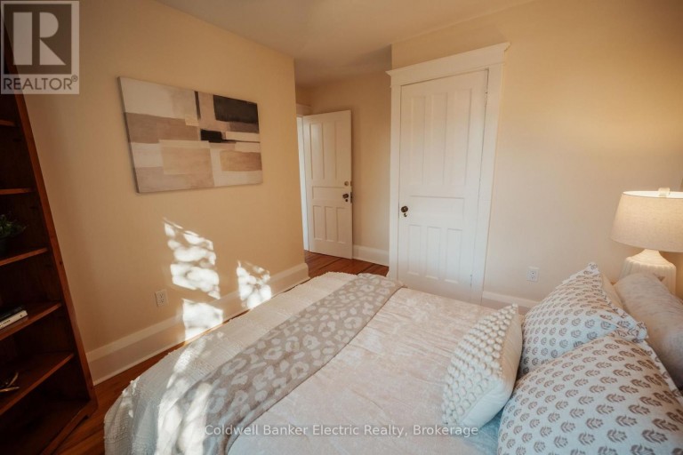 150 MONTGOMERY STREET, Peterborough (Otonabee Ward 1), Ontario, K9J1W9