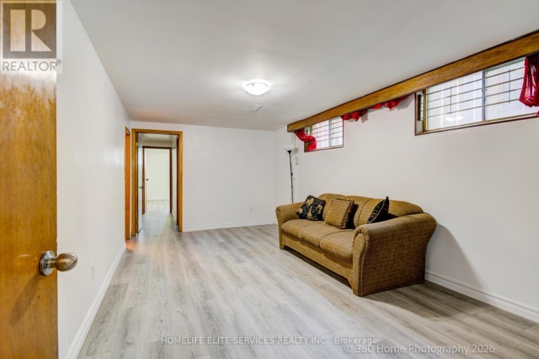69 CASTLEBURY CRESCENT, Toronto (Bayview Woods-Steeles), Ontario, M2H1W7