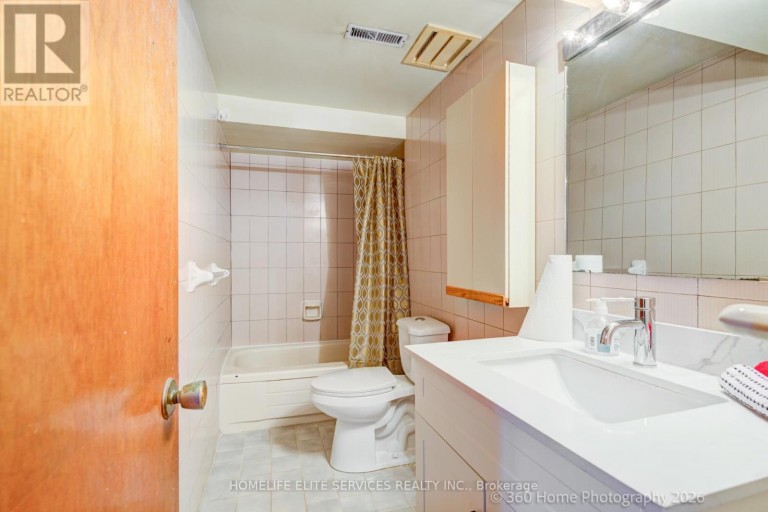 69 CASTLEBURY CRESCENT, Toronto (Bayview Woods-Steeles), Ontario, M2H1W7
