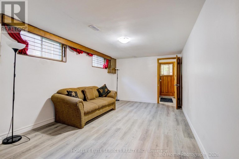 69 CASTLEBURY CRESCENT, Toronto (Bayview Woods-Steeles), Ontario, M2H1W7