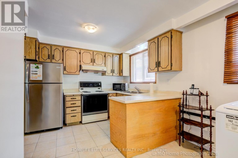 69 CASTLEBURY CRESCENT, Toronto (Bayview Woods-Steeles), Ontario, M2H1W7