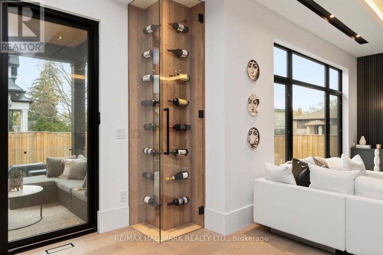 1403 WREN AVENUE, Oakville (WO West), Ontario, L6L2V7