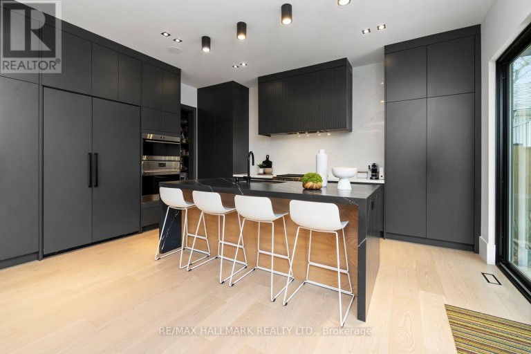 1403 WREN AVENUE, Oakville (WO West), Ontario, L6L2V7