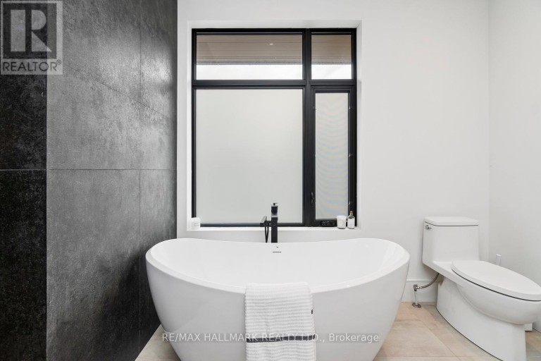 1403 WREN AVENUE, Oakville (WO West), Ontario, L6L2V7