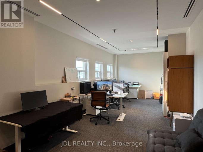 185 BRIDGELAND AVENUE, Toronto (Yorkdale-Glen Park), Ontario, M6A1Y7