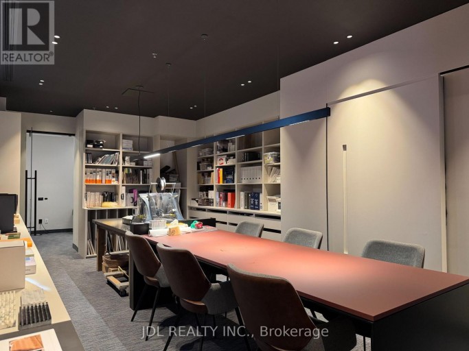 185 BRIDGELAND AVENUE, Toronto (Yorkdale-Glen Park), Ontario, M6A1Y7