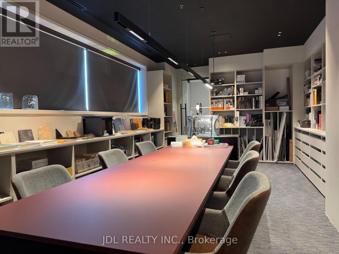 185 BRIDGELAND AVENUE, Toronto (Yorkdale-Glen Park), Ontario, M6A1Y7