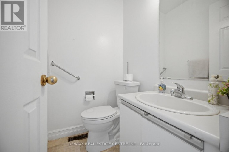 2 - 3 HARTNELL SQUARE, Brampton (Central Park), Ontario, L6S5W7