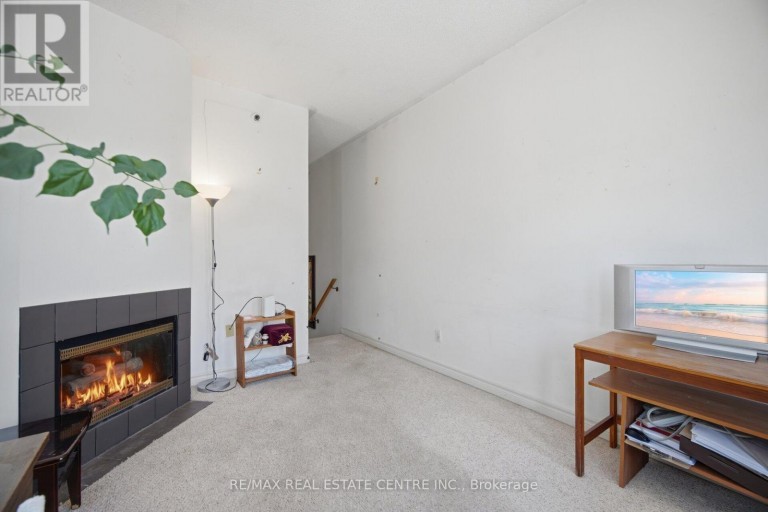 2 - 3 HARTNELL SQUARE, Brampton (Central Park), Ontario, L6S5W7
