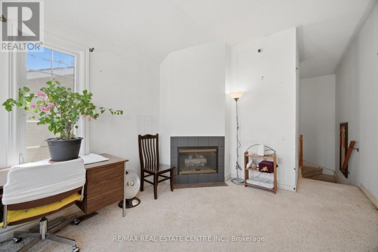 2 - 3 HARTNELL SQUARE, Brampton (Central Park), Ontario, L6S5W7