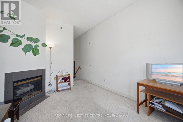 2 - 3 HARTNELL SQUARE, Brampton (Central Park), Ontario, L6S5W7