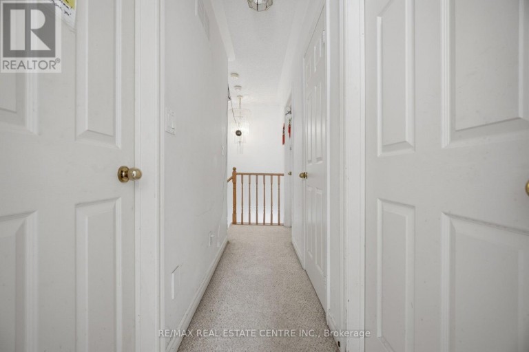 2 - 3 HARTNELL SQUARE, Brampton (Central Park), Ontario, L6S5W7