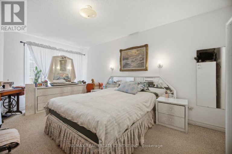 2 - 3 HARTNELL SQUARE, Brampton (Central Park), Ontario, L6S5W7