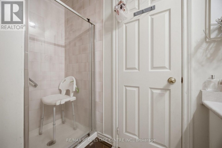 2 - 3 HARTNELL SQUARE, Brampton (Central Park), Ontario, L6S5W7