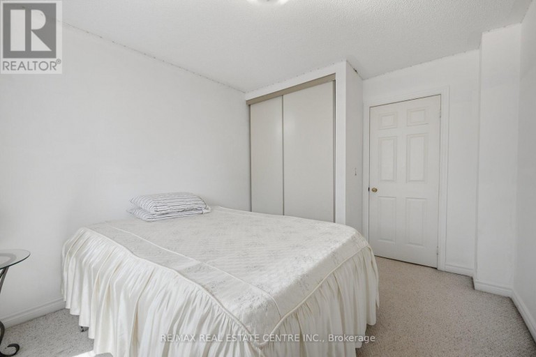 2 - 3 HARTNELL SQUARE, Brampton (Central Park), Ontario, L6S5W7