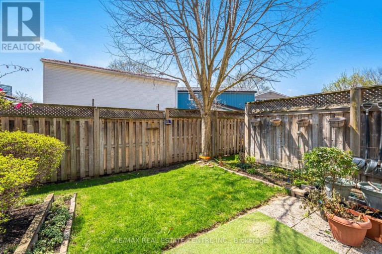 2 - 3 HARTNELL SQUARE, Brampton (Central Park), Ontario, L6S5W7