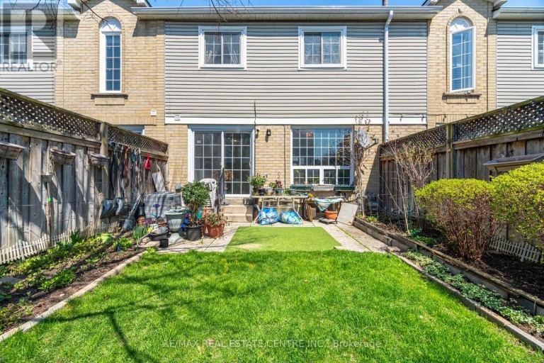 2 - 3 HARTNELL SQUARE, Brampton (Central Park), Ontario, L6S5W7
