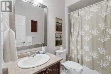 19 ALFRED SHRUBB LANE Clarington (Bowmanville) Ontario photo 16