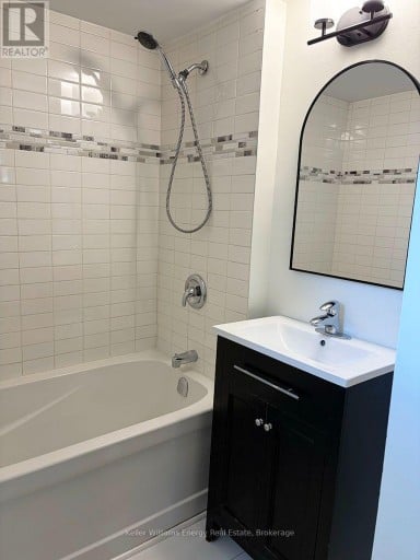 251 POPLAR STREET, Oshawa (Donevan), Ontario, L1H6P6
