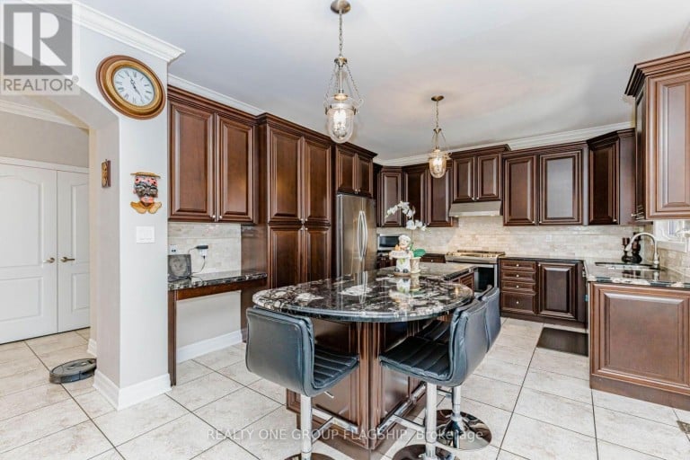 715 CASARIN CRESCENT, Milton (CO Coates), Ontario, L9T2W3