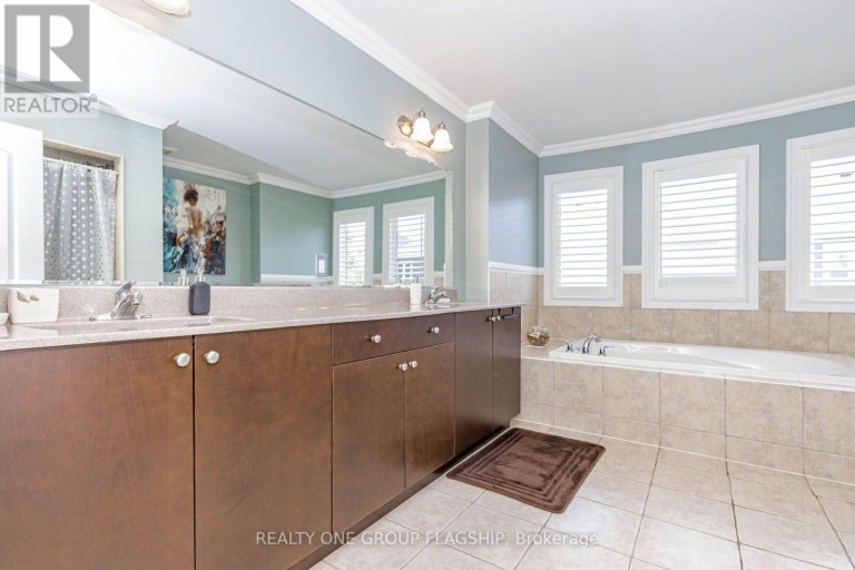 715 CASARIN CRESCENT, Milton (CO Coates), Ontario, L9T2W3